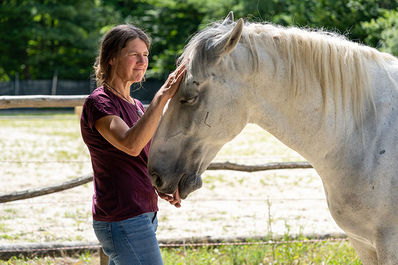 Martina-mit-Pferd-Djeb